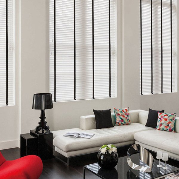 VENETIAN BLINDS